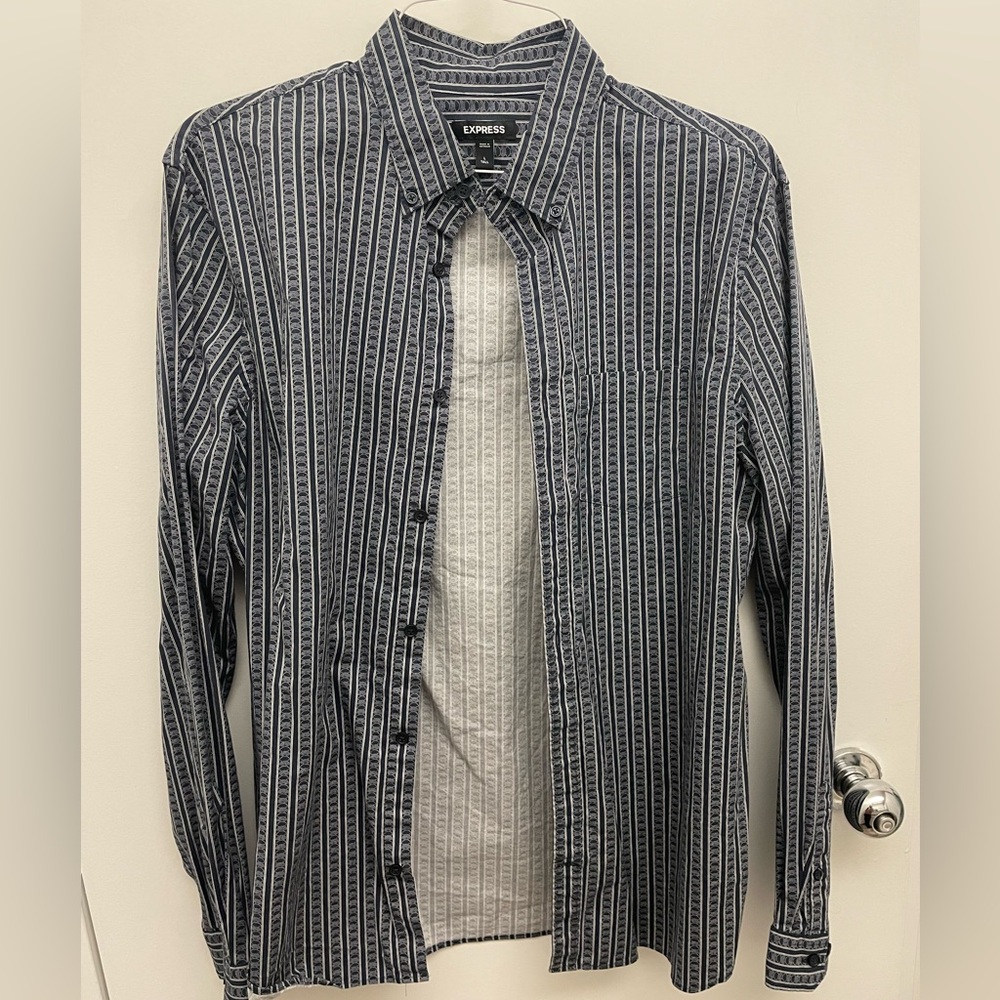 Patterned men’s button up dress shirt